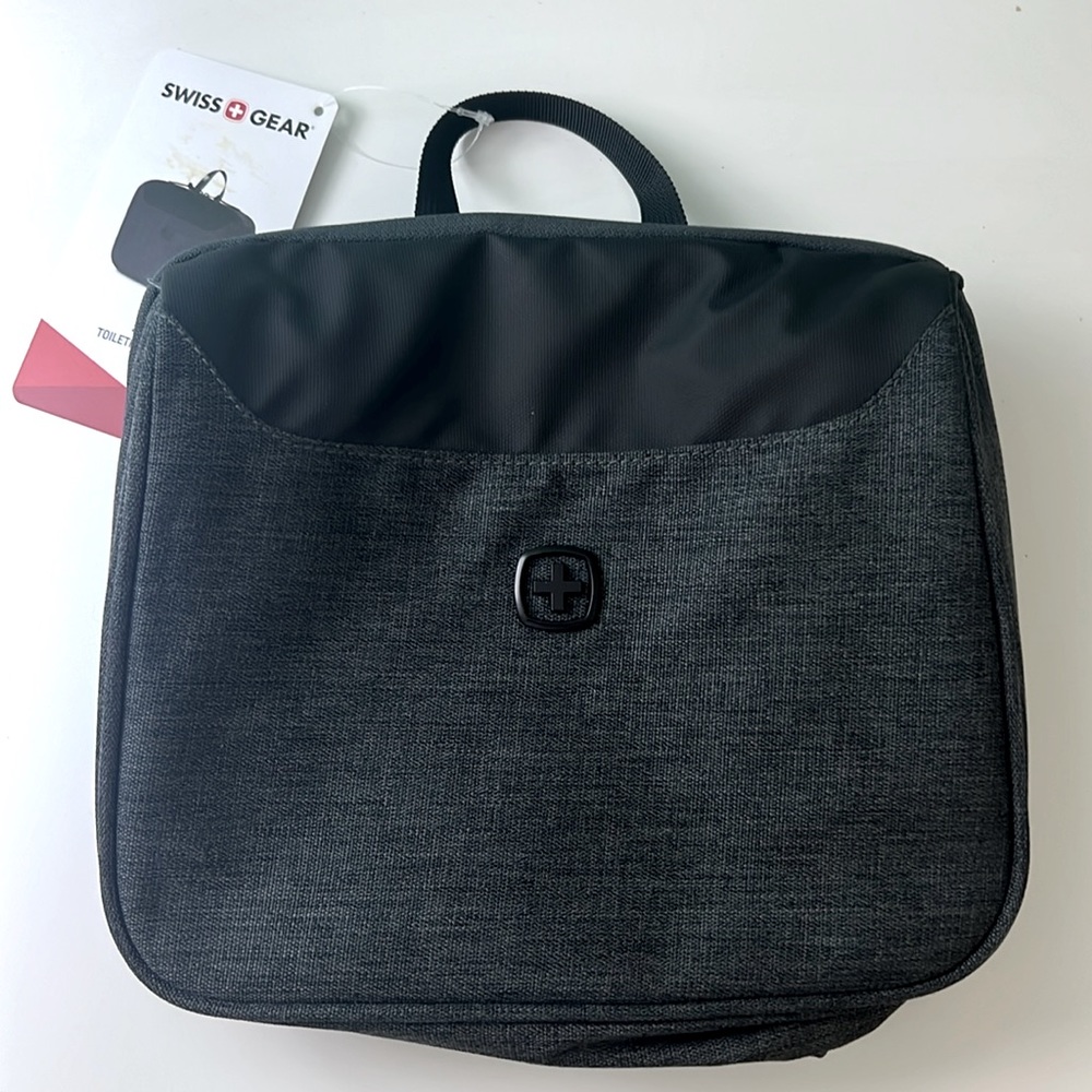 COPY - SwissGear Toiletry Tech Kit. NWT